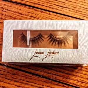 Lavaa Lashes False Eyelashes in Charm
